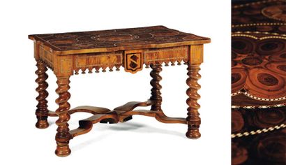 null TABLE BUREAU de forme rectangulaire en placage de bois de violette, loupe et...