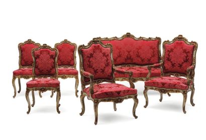 null SALON COMPRENANT: un canapé, deux fauteuils et trois chaises en bois laqué blanc...