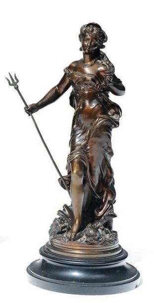AUGUSTE MOREAU (1834-1917) Amphitrite Bronze à patine brune nuancée. Fonte d'édition...