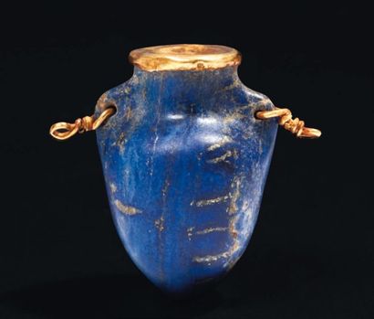 null Rare amphorisque miniature. Elle est cordiforme, la panse allongée et incurvée,...