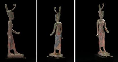 Statuette votive représentant la déesse Neith....