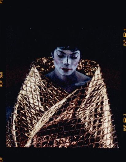 ARNO BANI (NÉ EN 1976) Michael Jackson à la cape d'or n°2, 1999 Tirage unique de...