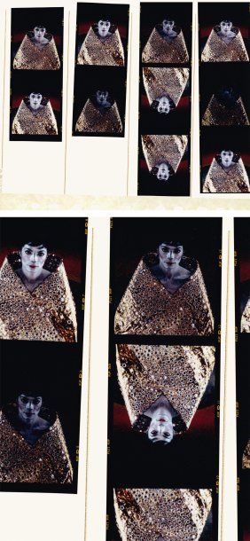 ARNO BANI (NÉ EN 1976) Michael Jackson à la cape d'or brodée, 1999 Planche-contact...