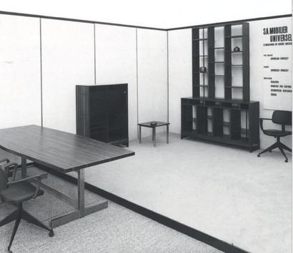 Jules Wabbes (1919-1974) 
Important meuble bibliothèque
Wengé massif, piètement en...