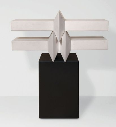 RENAAT RAMON (NÉ EN 1936) 
Wit Correlatief, 1979
Pierre de France sculptée
H_49,5...