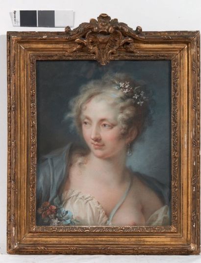 CLAUDE-JEAN-BAPTISTE HOIN (DIJON 1750 - 1817) Jeune femme tenant des fleurs
Pastel.
H_37,5...
