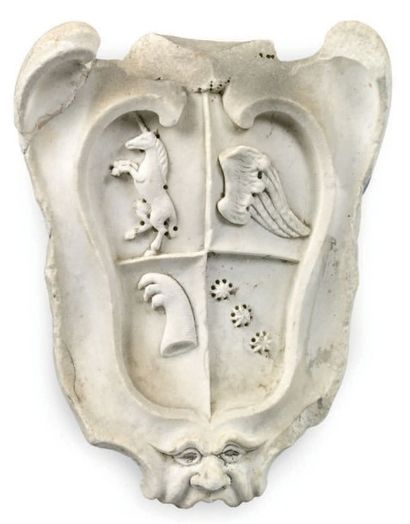 null ECU en marbre sculpté en bas-relief en forme de cartouche violoné avec masque...
