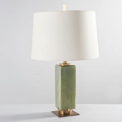 STILNOVO FONDÉ PAR BRUNO GATTA EN 1946 
Lampe de table
Laiton, verre teinté de couleur...