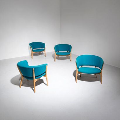 NANNA DITZEL (1923-2005) 
Suite de quatre fauteuils modèle «ND 83»
Chêne et tissu...