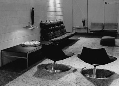 PREBEN FAB RICIUS (1931-1984) & JØRGEN KA STHOLM (1931-2007) 
Suite de sofas suspendus
Acier...