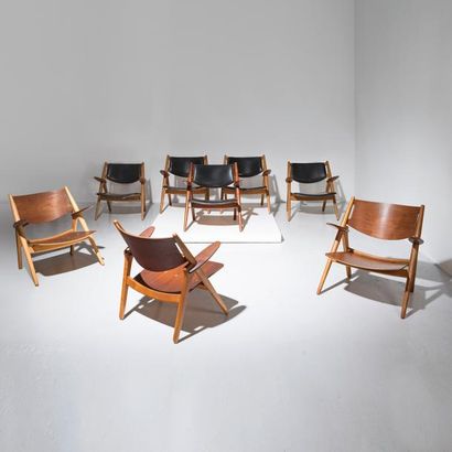 HANS J. WEGNER (1914-2007) 
Suite de quatre fauteuils «Sawbuck» modèle CH 28
Teck...