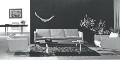 HANS J. WEGNER (1914-2007) 
Ensemble de salon composé d'un canapé trois places modèle...
