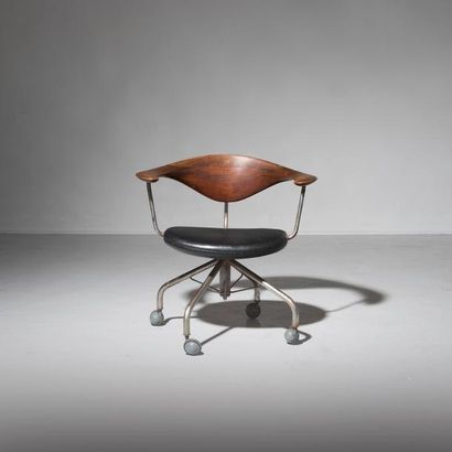 HANS J. WEGNER (1914-2007) 
Fauteuil de bureau pivotante «Swivel Chair» modèle JH...