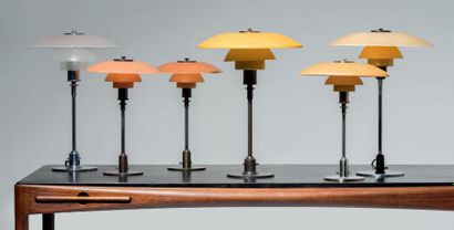 POUL HENNINGSEN (1894-1967) 
Paire de lampes de table modèle «PH 3/2»
Laiton à patine...