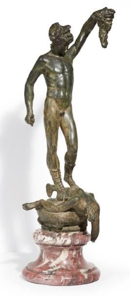 D'après Benvenuto CELLINI Persée tenant la tête de Méduse
Sculpture en bronze à patine...