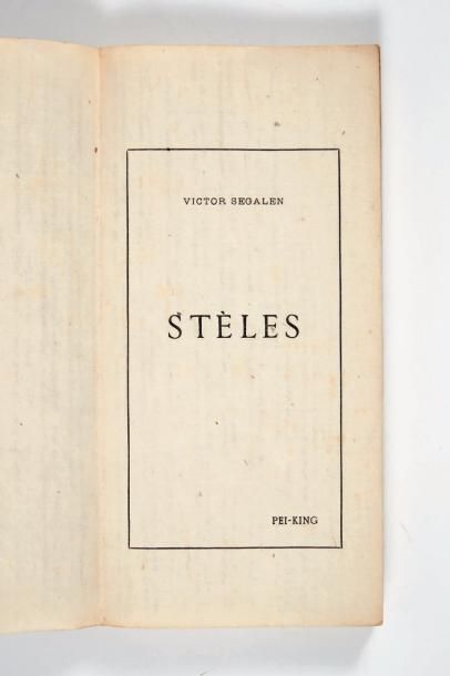 SEGALEN (Victor) Stèles. Pei-King, Des presses du Pei-T'ang, 1912.
In-4 étroit [288...