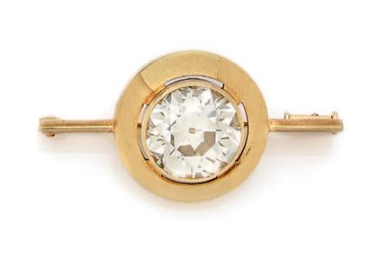 RENE BOIVIN 
BROCHE-BARRETTE en or 18K (750), ornée d'un diamant pesant environ 6...