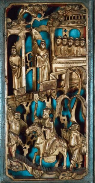  PANNEAU DE PORTE CHINOISE en bois sculpté, ajouré et doré à décor d'un seigneur...