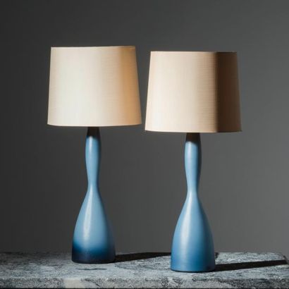 BENT NORDSTED (NÉ EN 1927) 
Paire de lampes de table Verre teinté de couleur bleue...
