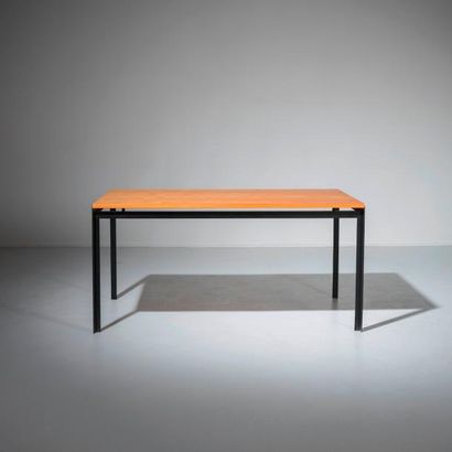 POUL KJAERHOLM (1929-1980) 
Table de travail modèle «Academy Desk»

Acier laqué noir...