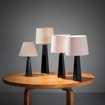 LISA JOHANSSON-PAPE (1907-1989) 
Ensemble de quatre lampes de table modèle «46-191»
Cuir...