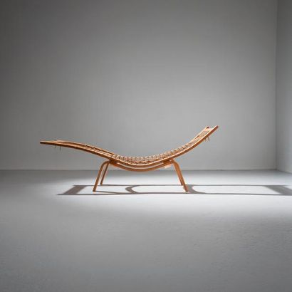 HANS J. WEGNER (1914-2007) 
Chaise longue «Hammock» modèle GE 2
Chêne, drisse, laiton...