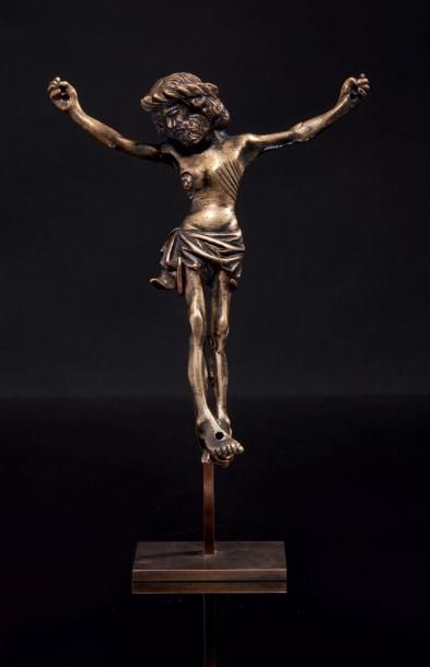 null Christ en bronze ciselé, fonte pleine. Importante tête inclinée sur l'épaule...