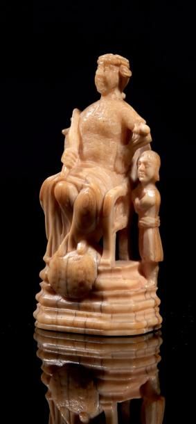 null Pièce d'échec, reine, en ivoire fossilisé sculpté en ronde-bosse représentant...