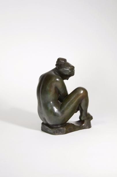 Aristide MAILLOL (1861-1944) 
Jeune femme se tenant un pied ou Baigneuse assise,...