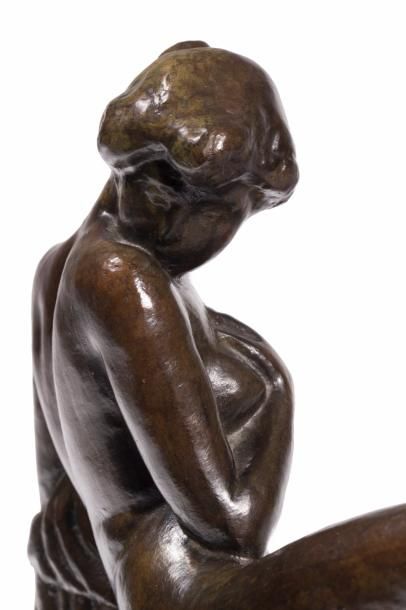 Aristide MAILLOL (1861-1944) 
La pudique, 1900
Bronze à patine brune nuancée.
Monogrammé...