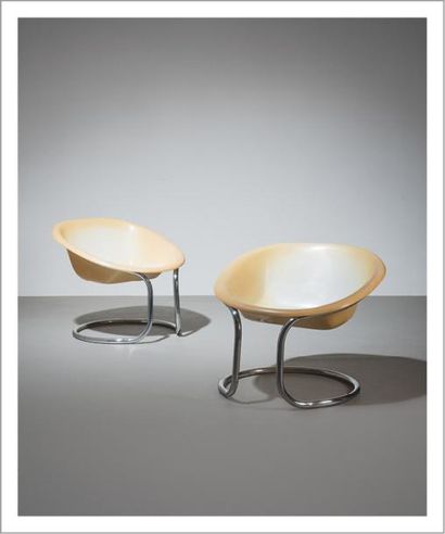 CLAUDE COURTECUISSE (NÉ EN 1937) Paire de chaises modèle «Mercurio»
Acier chromé...