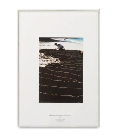 Andy GOLDSWORTHY (né en 1956) 
Sand brought to an edge to catch the morning light...