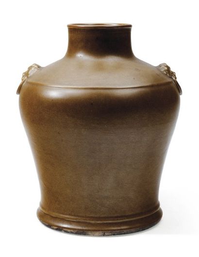null Vase en porcelaine dite «poudre de thé». Chine, dynastie Qing, XVIIIe - XIXe...