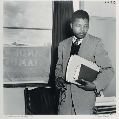 JÜRGEN SCHADEBERG (ALLEMAGNE-AFRIQUE DU SUD, NÉ EN 1931) « Mandela in his Law Office...