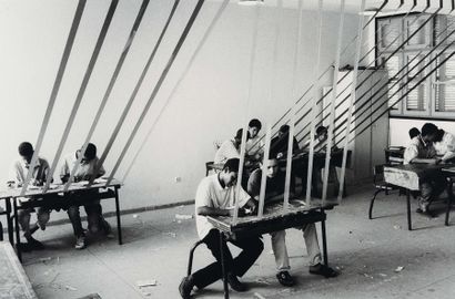 BENOHOUD, HICHAM (MAROC, NÉ EN 1968) Série Salle de classe, 2002 Tirage argentique...