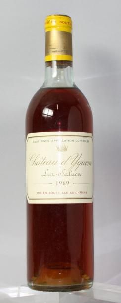 null 1 BOUTEILLE CHÂTEAU D'YQUEM 1er GC superieur
Sauternes 1969
Niveau haute épaule.
Level...