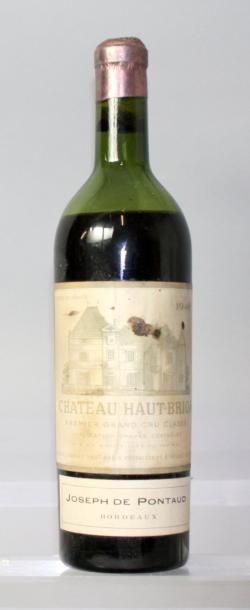 null 1 BOUTEILLE CHÂTEAU HAUT-BRION 1er GCC PESSAC LÉOGNAN 1948
Étiquette tachée...