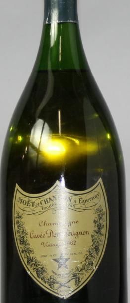 null 1 BOUTEILLE CHAMPAGNE DOM PERIGNON VINTAGE 1962
Étiquette légèrement griffée,...