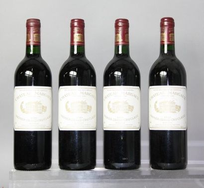 null 4 BOUTEILLES CHÂTEAU MARGAUX 1er GCC MARGAUX 1990
Étiquettes légèrement tachées,...