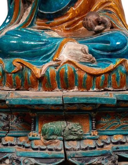 CHINE - MILIEU EPOQUE MING (1368-1644) Importante statue de Luohan, Kapimala en grès...