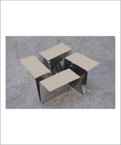 ILAN GARIBI POUR TALENTS DESIGN 
Origami pour le sol en acier, 2012
Acier inoxydable.
D'une...