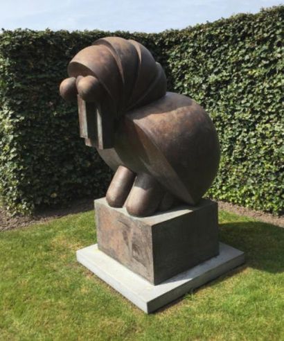 Franco ADAMI (né en 1933) 
Casque
Sculpture en bronze.
Bronze sculpture.
H_165 cm...