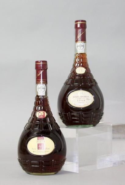 null Lot de 2 bouteilles VINS DE PORTO : 1 Bouteille PORTO ROYAL OPORTO "Colheita"...