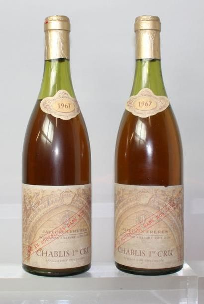  2 bouteilles CHABLIS 1er cru - Domaine JAFFELIN 1967 1 niveau à 5cm, 1 bouteille...