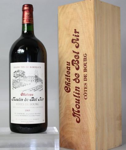  1 magnum MOULIN DE BELAIR - Côtes du Bourg 1989 Original wood case. Original wood...