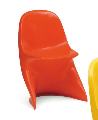 Alexandre Begge Chaise "Casalino Jr" en ABS moulé de couleur orange. Datée 1971....