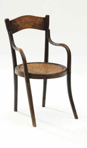 Dans le goût de Michael Thonet Petit fauteuil en bois courbé. Vers 1870. H_60 cm...