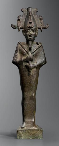 null STATUETTE D'OSIRIS.
Grande statuette votive représentant le dieu Osiris momiforme,...
