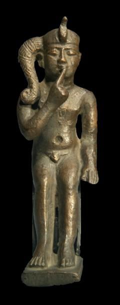  STATUETTE D'HARPOCRATE. Statuette votive représentant le dieu-enfant Harpocrate,...