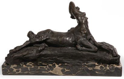 ALDRED PINA (1887-1966) Centauresse allongée. Bronze à patine brune. Signé «A.Pina»...